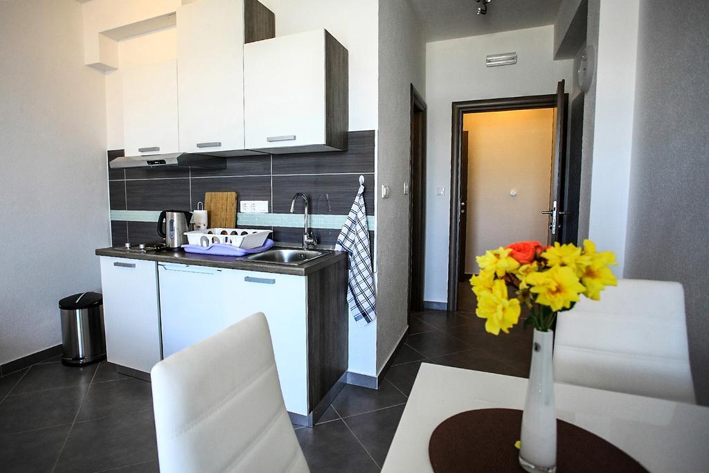 Apartments Nevistic Podstrana Exterior photo